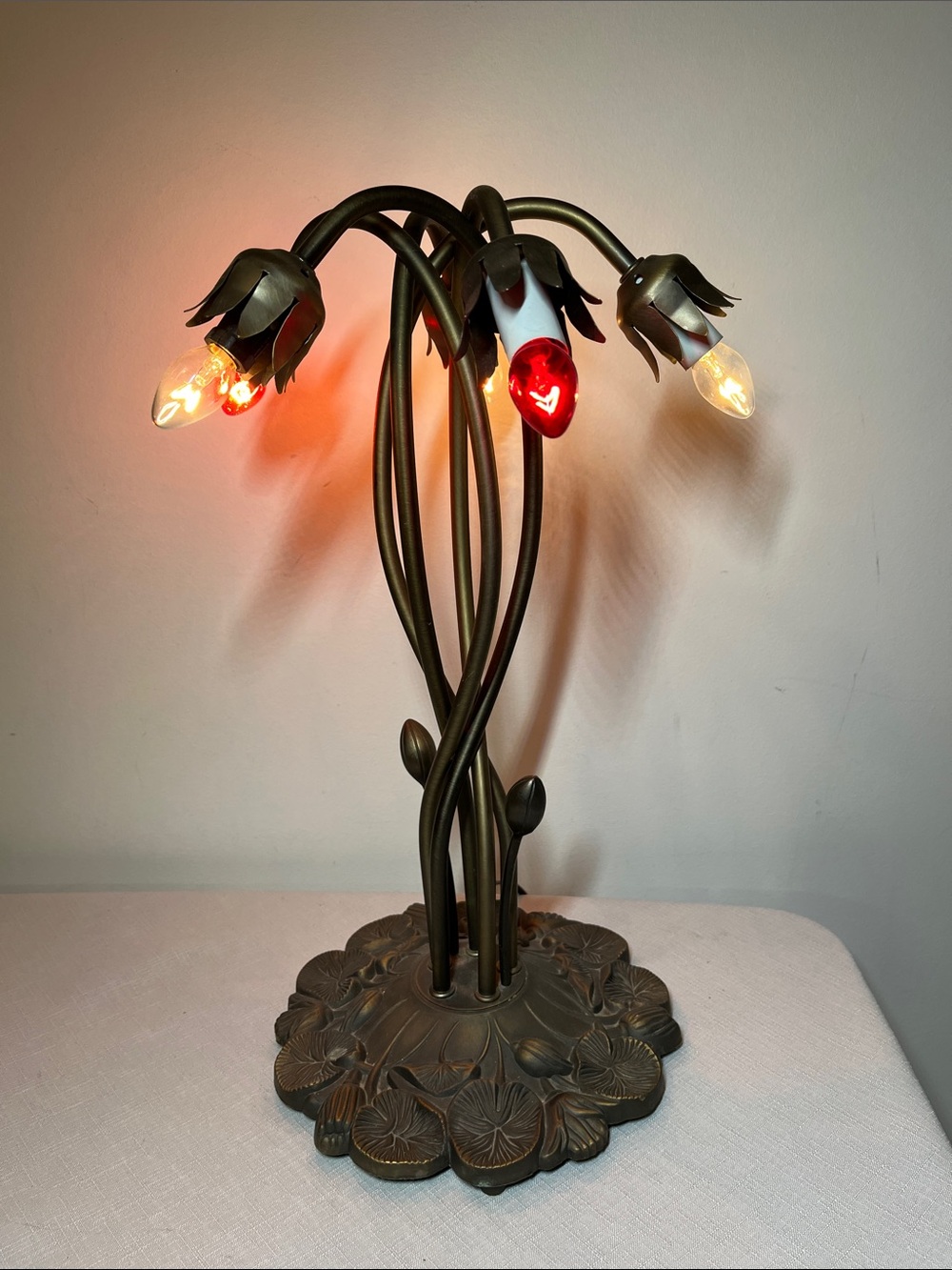 Vintage Lilly Pad Lamp 5 Arm Tiffany Style Brass 
No Globes/ Bulbs